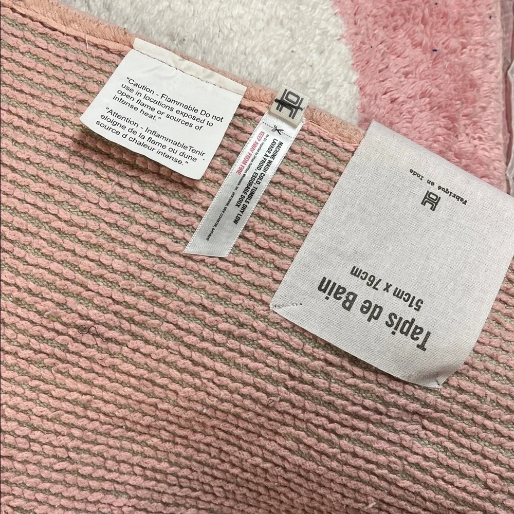 Urban Outfitters Queen Of Hearts Pink Heart Bath Mat New with Tags
